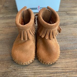 NIB Minnetonka Moccasins Back Flap Bootie